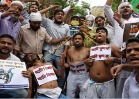 ভারত : কৃষিবিলে কৃষকের গলায় ফাঁস!