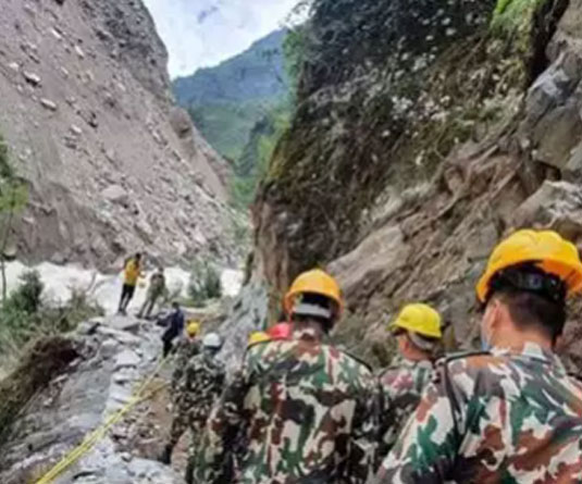 ভারত সীমান্তে মেঠো পথ নির্মাণ নেপাল সেনাবাহিনীর