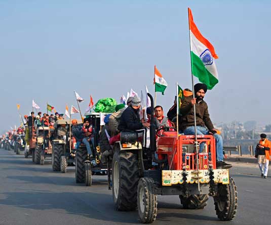 নেতার কান্নায় আবার বেগবান ভারতের কৃষক আন্দোলন