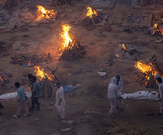 করোনার হানায় ভয়াবহ বিপর্যয়ের দিকে ভারত